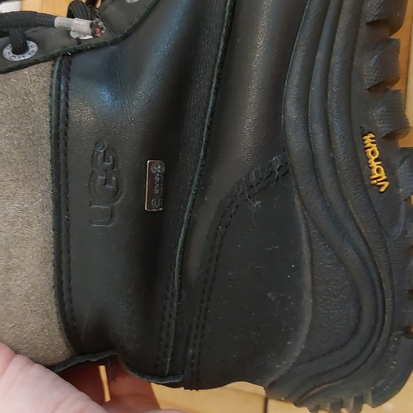 Ugg Adirondack II sheepwool inside leather and suede boots size 6.5 - Picture 8 of 16